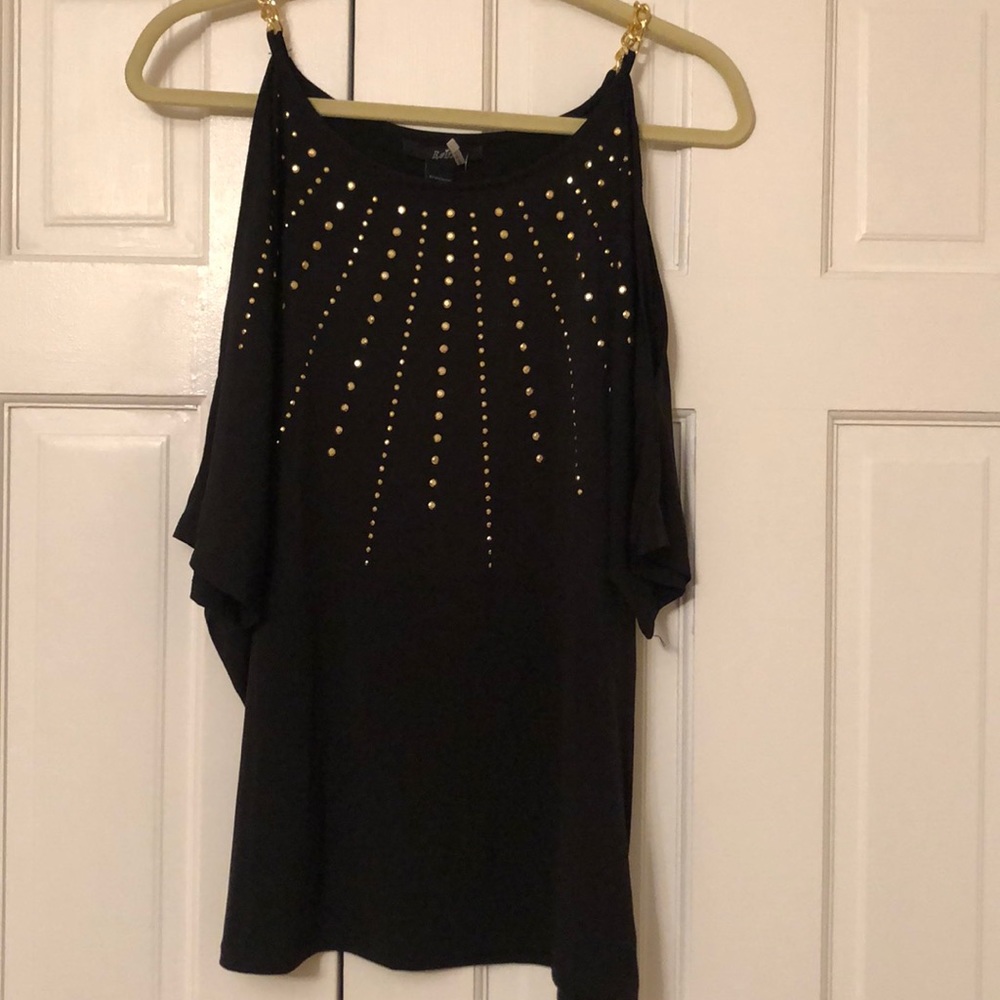 Black cold shoulder with detail